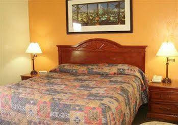 Rodeway Inn Perry Exterior photo